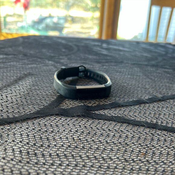 Fitbit Alta HR - Picture 1 of 13